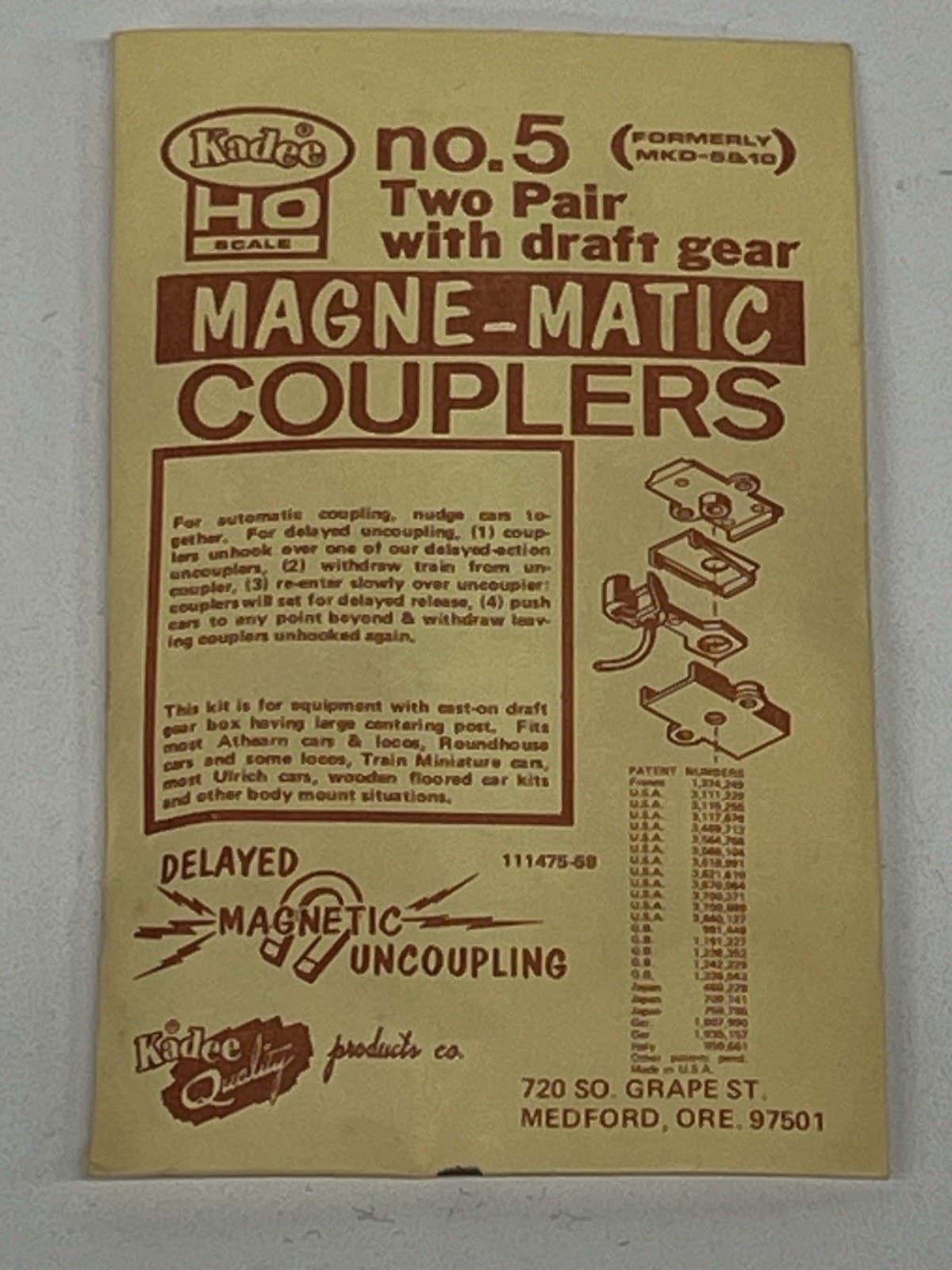 茶色の文字の No.5 の袋。「(FORMERLY MKD-5&10)」の添え書きと、オレゴン州メドフォードの住所が印刷されている